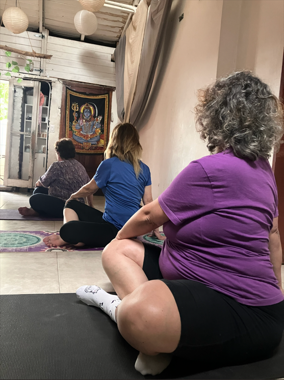 Yoga en comunidad en Sankalpa